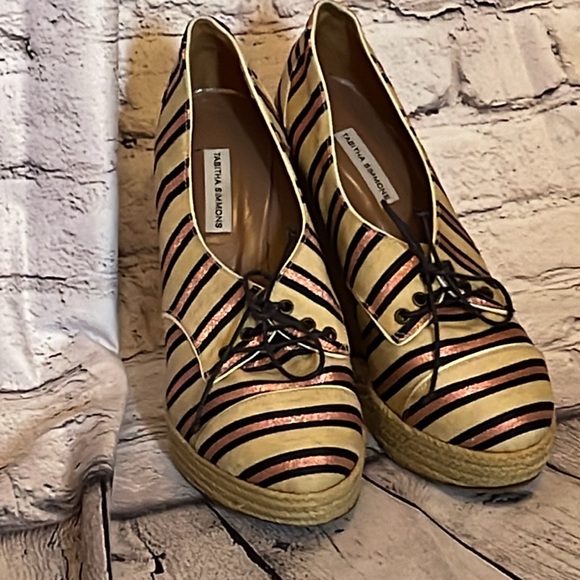 Tabatha Simmons. Wedge “espadrille” style shoe. Size 7. - Picture 2 of 6